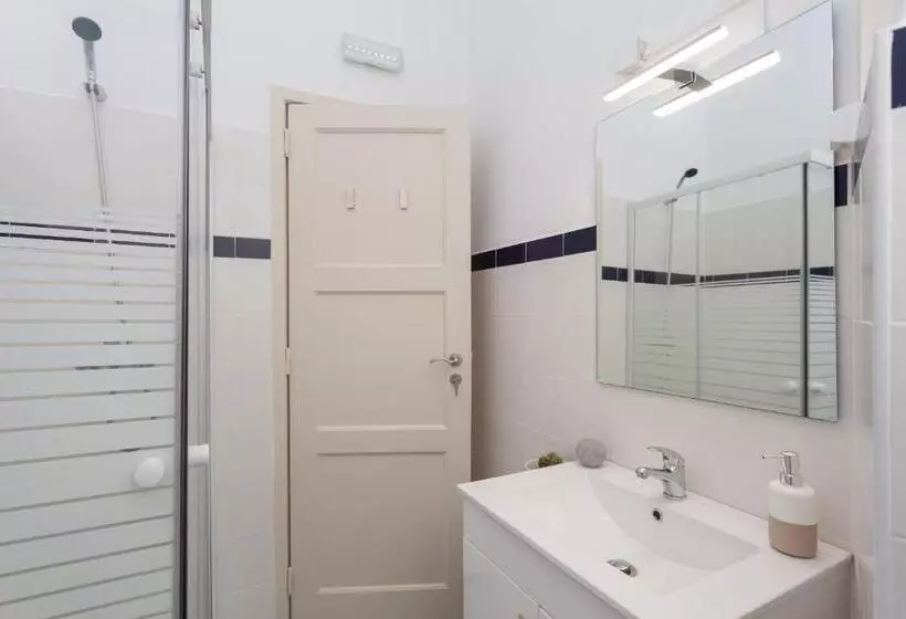 پانسیون Mouralua