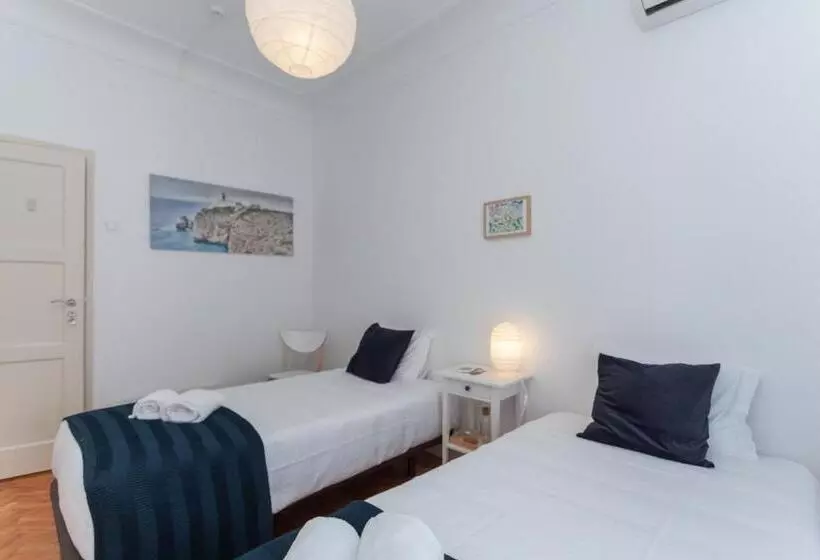 پانسیون Mouralua