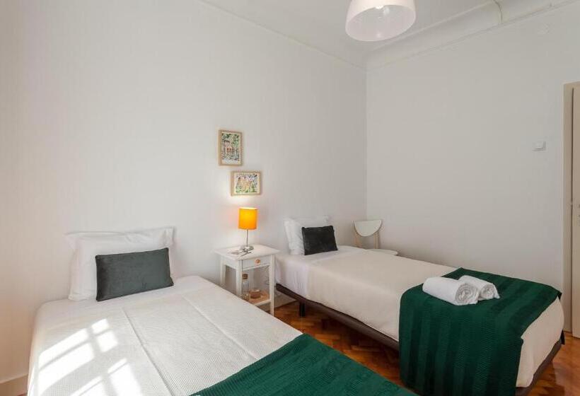 پانسیون Mouralua