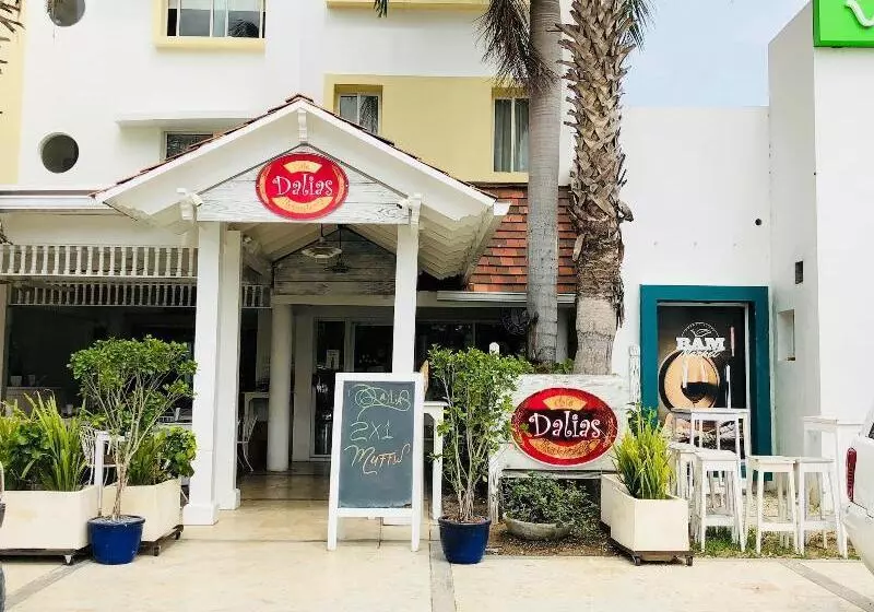 Sol Caribe Suites Deluxe Beach Club And Pool