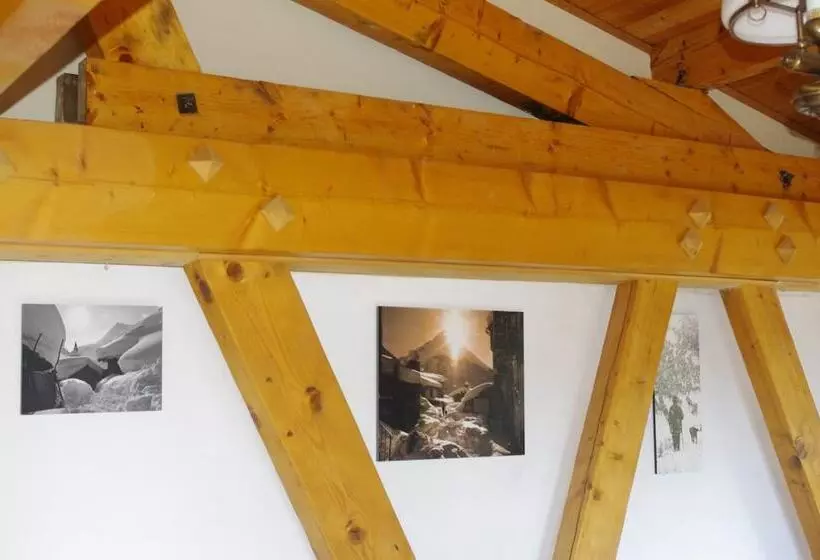 Central Hostel Chatel