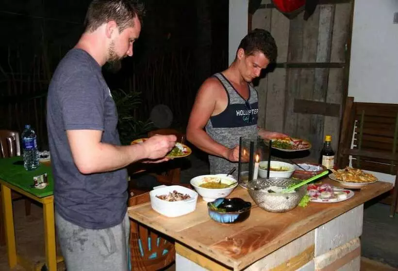 پانسیون Easy Life Happy Home