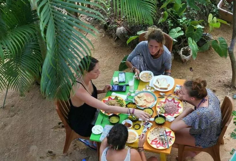 پانسیون Easy Life Happy Home