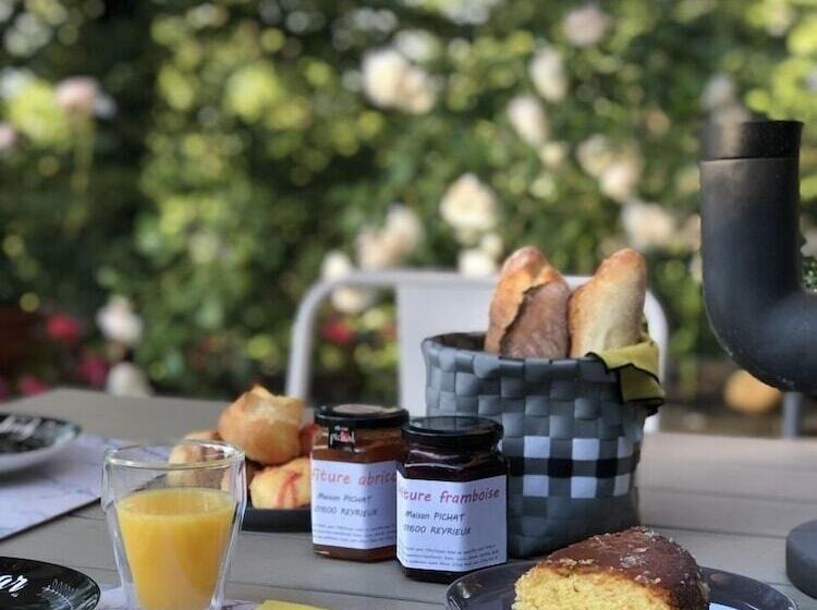 بنسيون Halte à Reyrieux