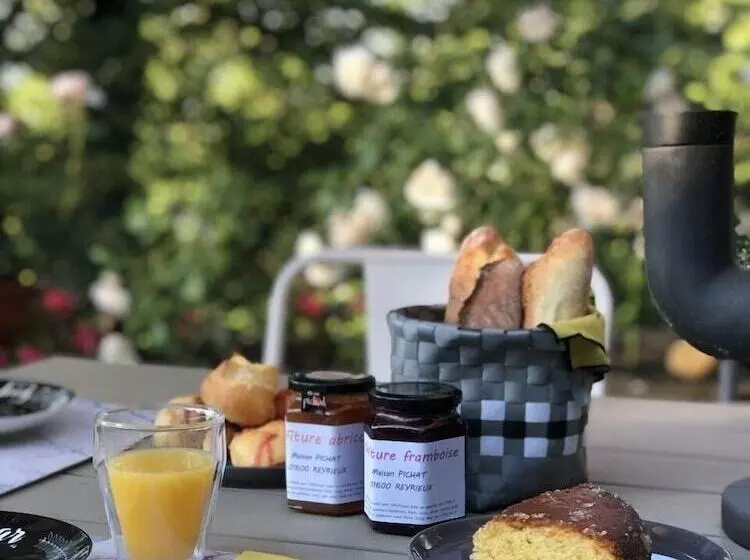 ペンション Halte à Reyrieux