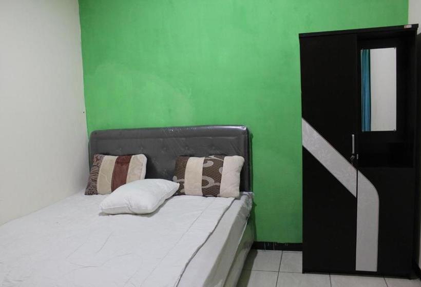 Отель Oyo 3449 Putri Garuda