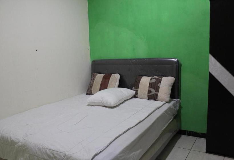 Отель Oyo 3449 Putri Garuda