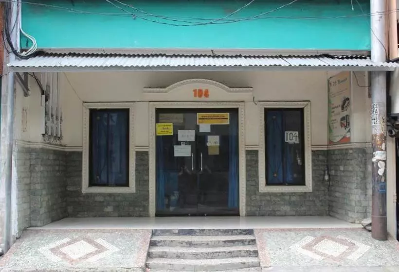 Hotel Oyo 3449 Putri Garuda
