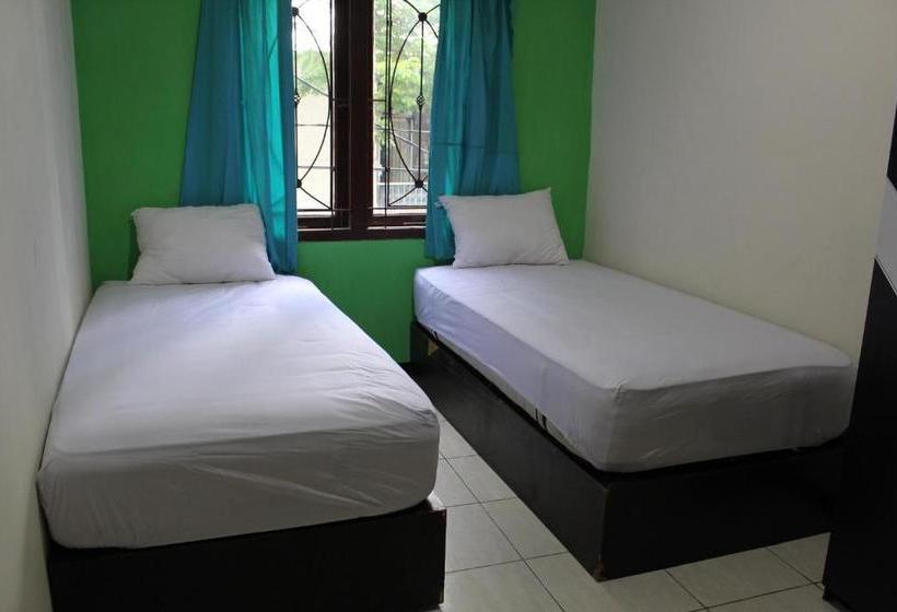 Отель Oyo 3449 Putri Garuda