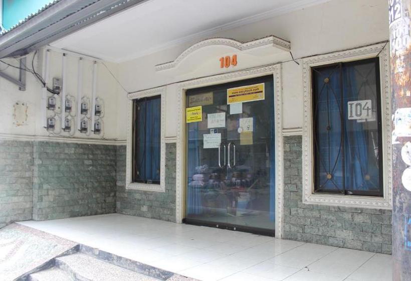 Отель Oyo 3449 Putri Garuda