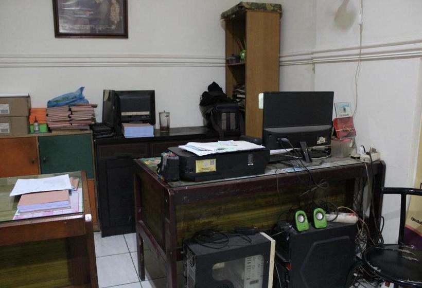 Отель Oyo 3449 Putri Garuda