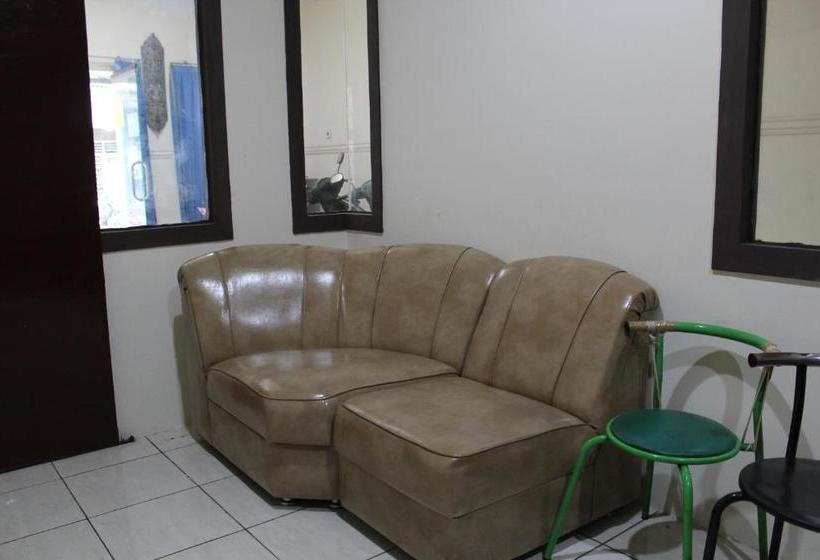 Отель Oyo 3449 Putri Garuda