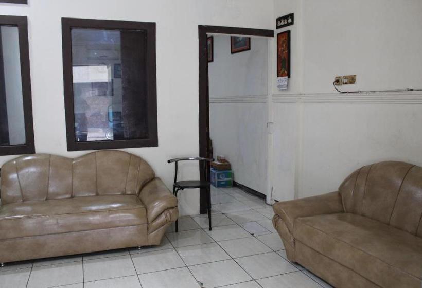 Отель Oyo 3449 Putri Garuda