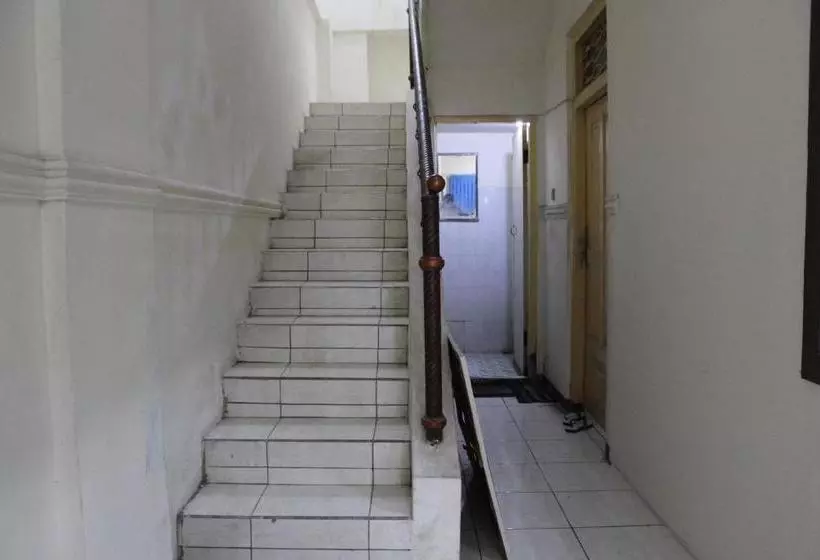 Hotel Oyo 3449 Putri Garuda