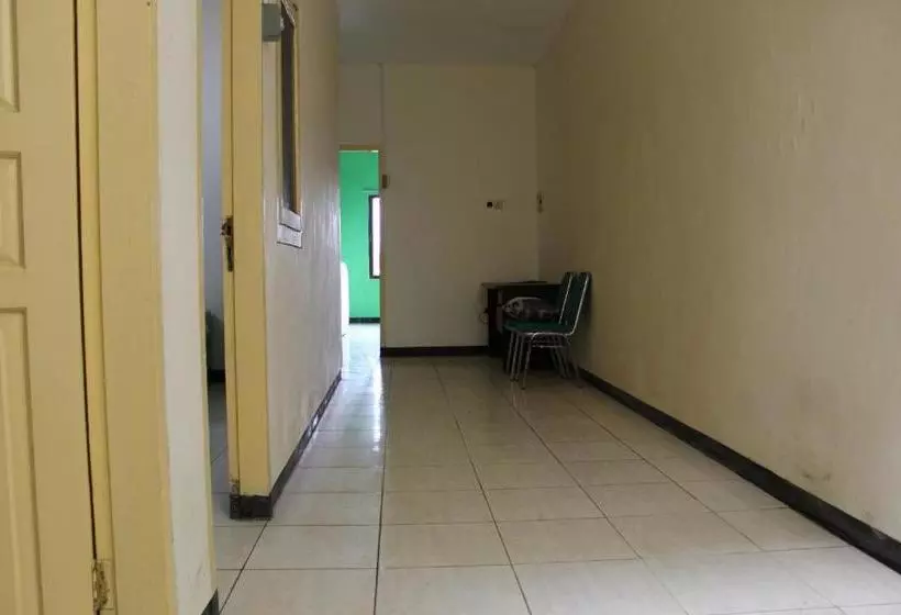 Hotel Oyo 3449 Putri Garuda