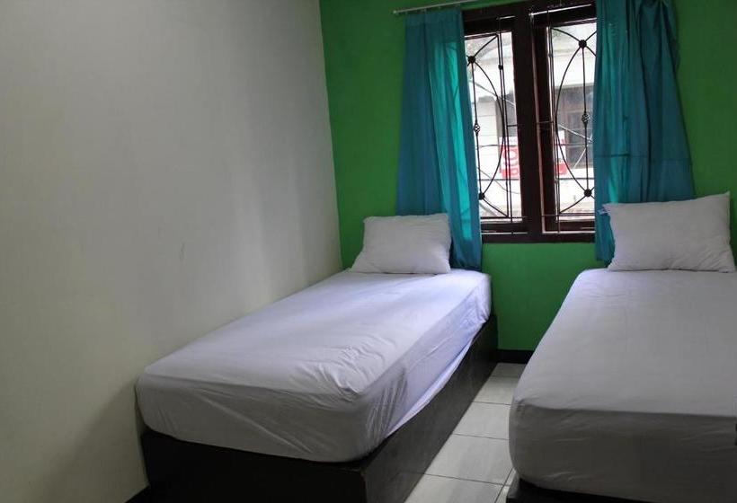 Отель Oyo 3449 Putri Garuda