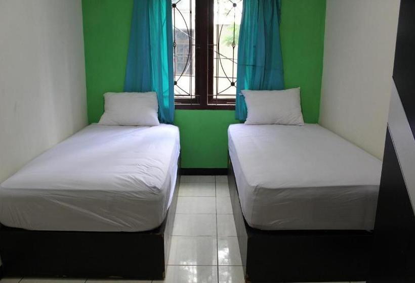 Отель Oyo 3449 Putri Garuda