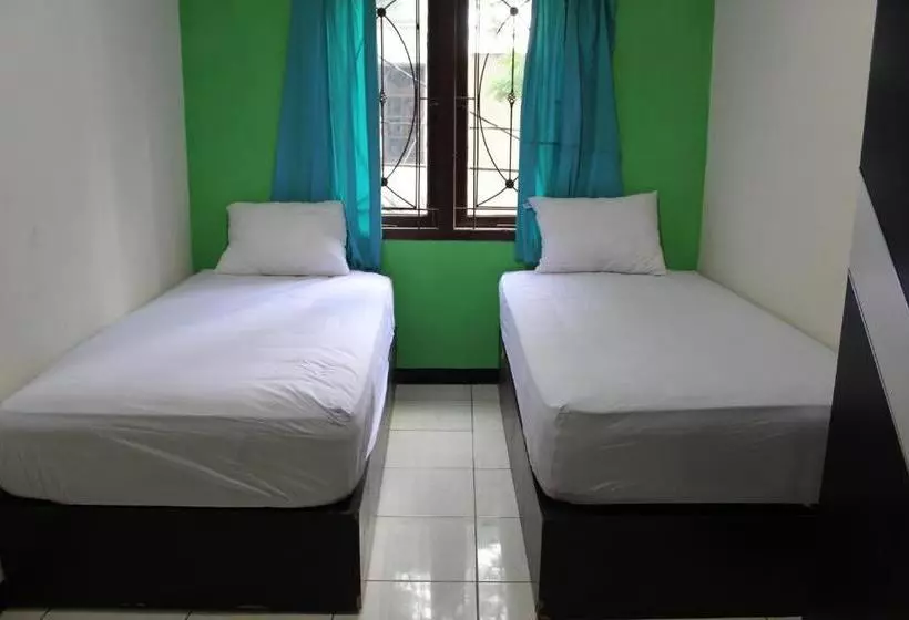 Hotel Oyo 3449 Putri Garuda
