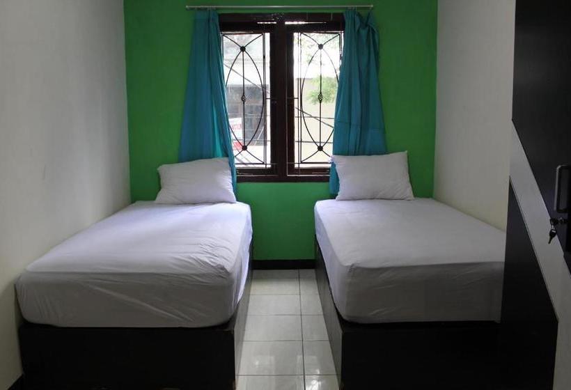 Отель Oyo 3449 Putri Garuda