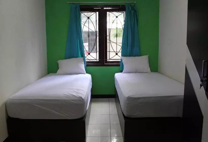 Hotel Oyo 3449 Putri Garuda