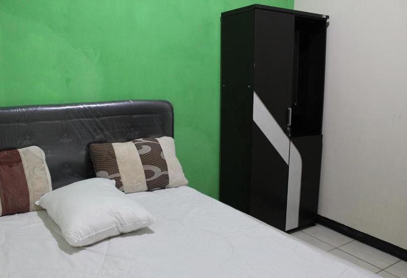 Отель Oyo 3449 Putri Garuda