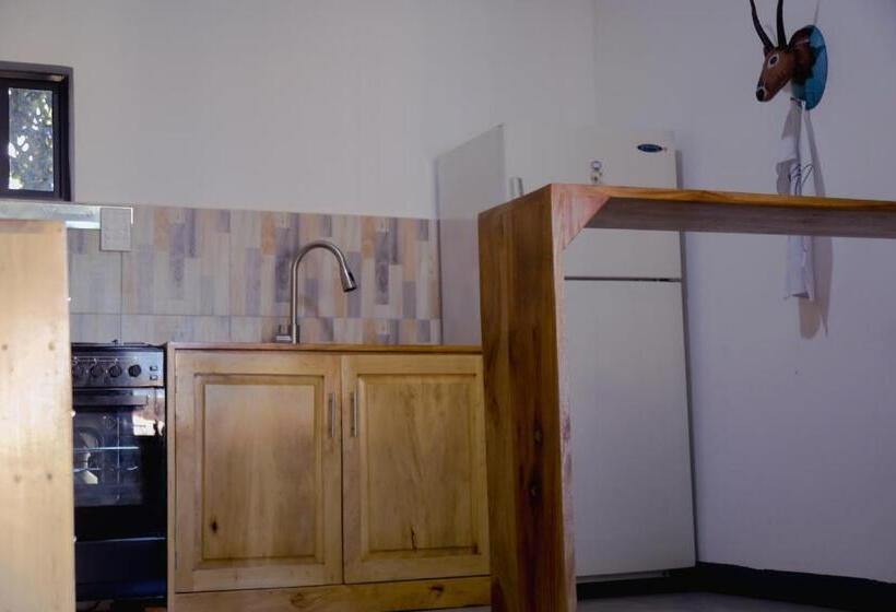 هاستل Hakuna Woga Inn