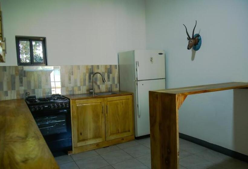 هاستل Hakuna Woga Inn