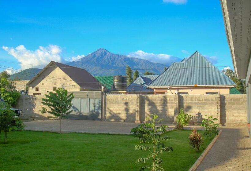 هاستل Hakuna Woga Inn