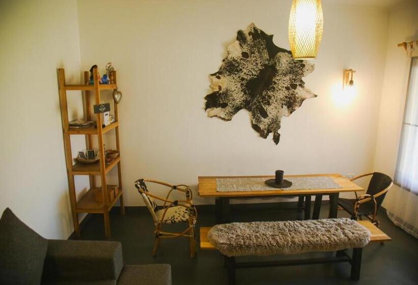 هاستل Hakuna Woga Inn