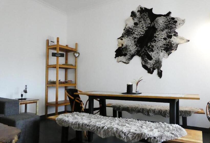 هاستل Hakuna Woga Inn