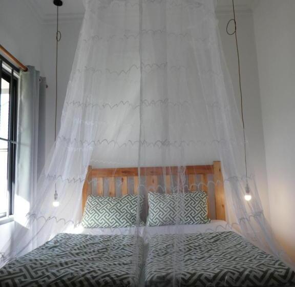 هاستل Hakuna Woga Inn