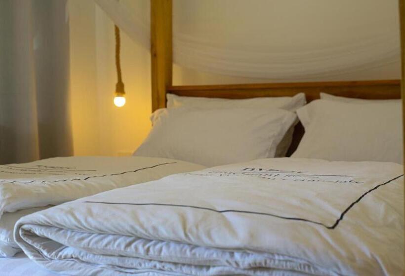 هاستل Hakuna Woga Inn