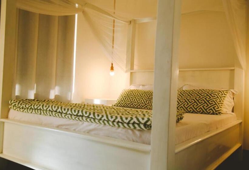 هاستل Hakuna Woga Inn