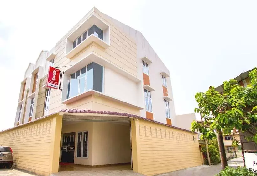 ホテル Adam Malik Guesthouse Near Regale Icc Medan Mitra Reddoorz