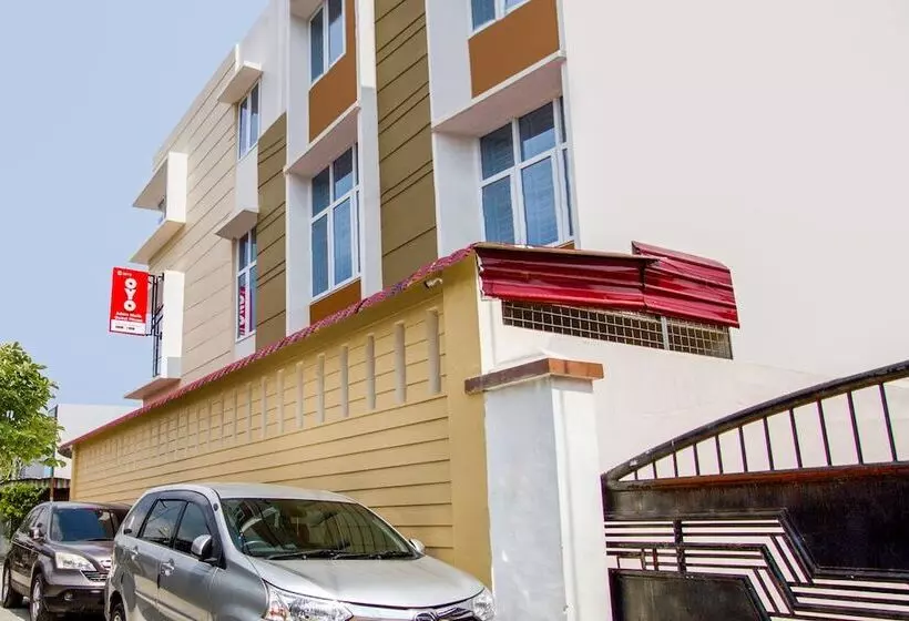 ホテル Adam Malik Guesthouse Near Regale Icc Medan Mitra Reddoorz