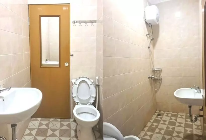ホテル Adam Malik Guesthouse Near Regale Icc Medan Mitra Reddoorz