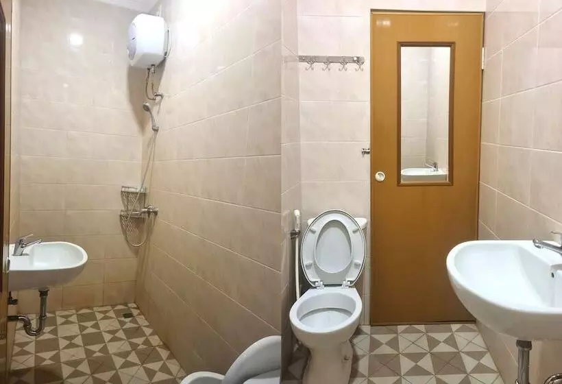 ホテル Adam Malik Guesthouse Near Regale Icc Medan Mitra Reddoorz