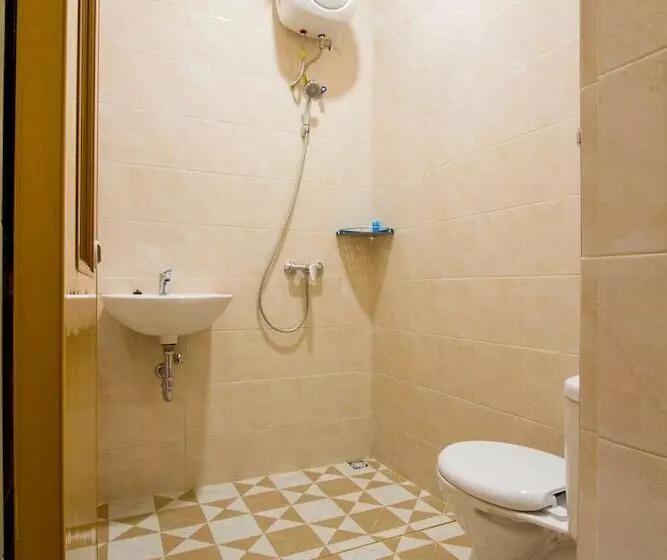 ホテル Adam Malik Guesthouse Near Regale Icc Medan Mitra Reddoorz