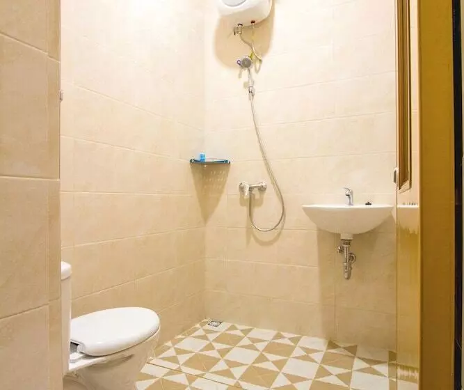 ホテル Adam Malik Guesthouse Near Regale Icc Medan Mitra Reddoorz