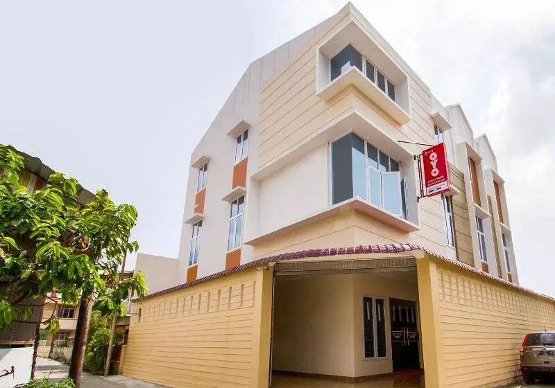 ホテル Adam Malik Guesthouse Near Regale Icc Medan Mitra Reddoorz