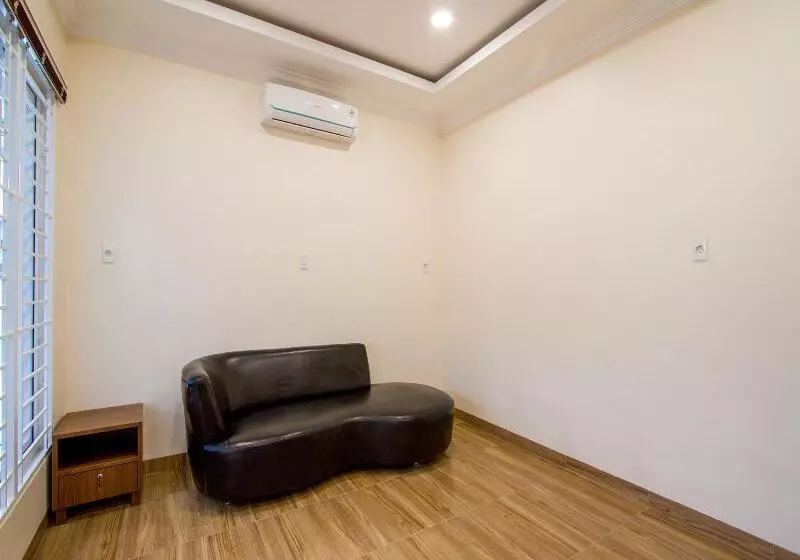 ホテル Adam Malik Guesthouse Near Regale Icc Medan Mitra Reddoorz