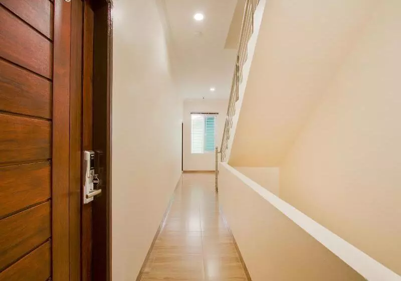 ホテル Adam Malik Guesthouse Near Regale Icc Medan Mitra Reddoorz