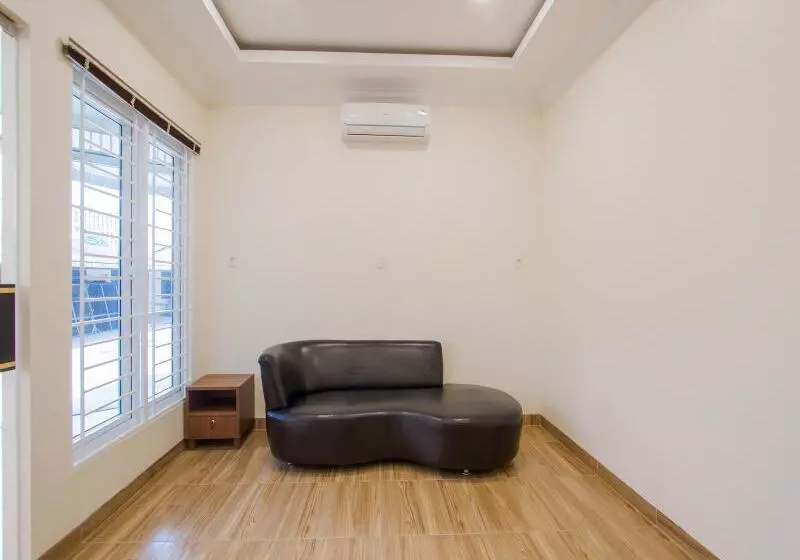 ホテル Adam Malik Guesthouse Near Regale Icc Medan Mitra Reddoorz