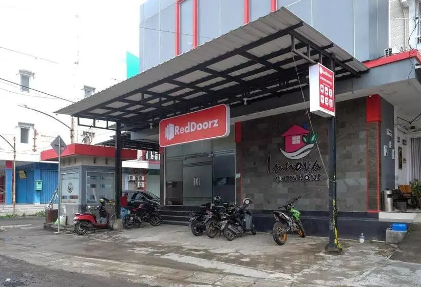 ホテル Reddoorz Near Taman Pantai Alam Indah Tegal