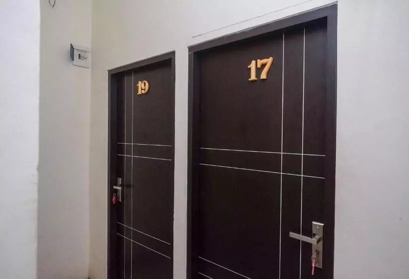 ホテル Reddoorz Near Taman Pantai Alam Indah Tegal