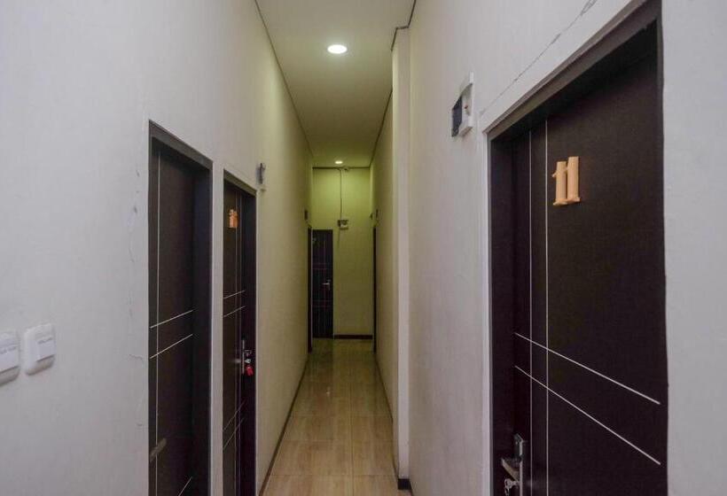 Szálloda Reddoorz Near Taman Pantai Alam Indah Tegal