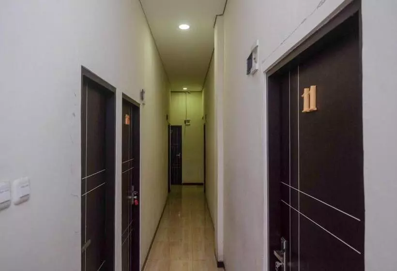 ホテル Reddoorz Near Taman Pantai Alam Indah Tegal