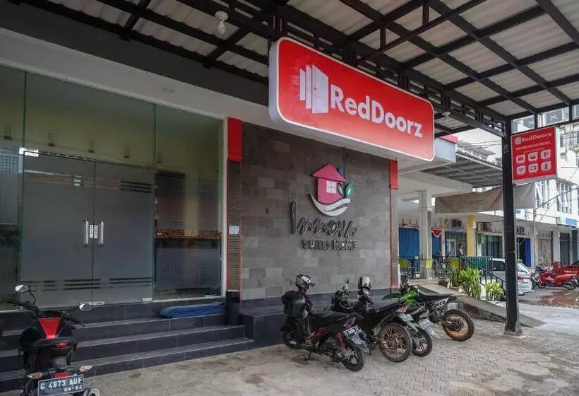 ホテル Reddoorz Near Taman Pantai Alam Indah Tegal