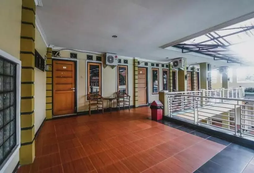 Hotelli Reddoorz Plus At Megamendung Puncak Bogor