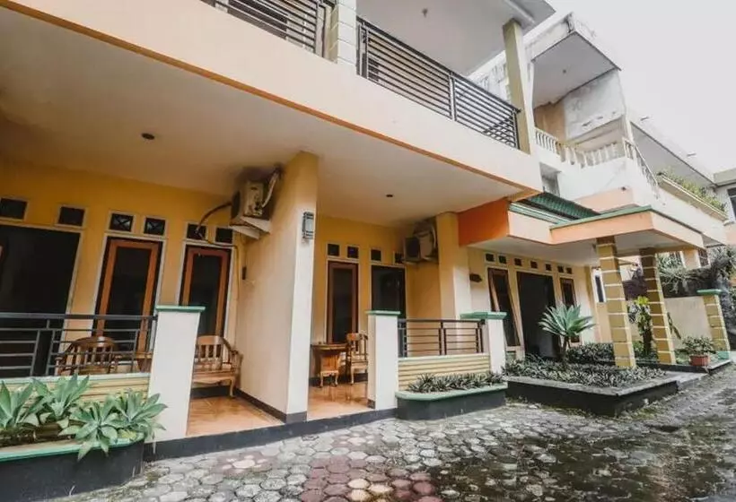 Hotelli Reddoorz Plus At Megamendung Puncak Bogor